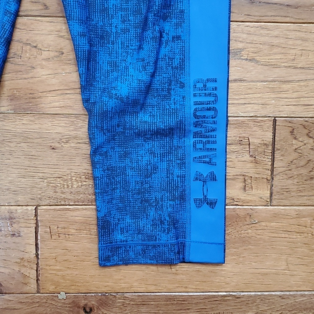 Under Armor Compression Capris - Picture 2 of 4
